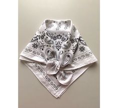 Material: No tag, Cotton Size:  21x21,5", 53x55 cm Color: White, Black, Paisley, Folk print Condition : Good vintage condition See photos for best details All scarves are VINTAGE & USED items Сolors may vary on different computer monitors and mobile phone screens You can see various vintage scarves in our shop: https://www.etsy.com/shop/PalMarTi?ref=seller-platform-mcnav I ship internationally registered airmail with tracking number from Lithuania Please, feel free to contact us if you have any Bandana Hair, Folk Print, White Bandana, Black Bandana, Vintage Scarves, Cotton Bandanas, Phone Screens, Bandana Hairstyles, Vintage Scarf