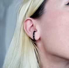 You can now buy the HELIOS ear cuff as one or as a paire ! Handmade ear cuff in upcycled black leather, shaped (like braided leather) on a stainless steel cercle. The semi-circular ear cuffs end in steel balls. Ear cuffs are very trendy at the moment, allowing you to wear earrings without having your ears pierced. This elegant necklace is handmade in Paris, France, with high-end materials and finishes.  It will make a unique gift for every all black everything enthusiastics, the bold souls that are into dark minimalist aesthetic, avant garde luxury and nu goth oddities. 🎨 Color: Black 📏 Size: Unique Outer diameter of piercings:  - Large ring: 21 mm - Small ring: 12,5 mm 🔮 More Obso earrings ? https://www.etsy.com/fr/shop/OBSO?section_id=18040281 🎁 Made in Paris, made in France gift shi Black Ear Cuff For Gifts, Trendy Internally Threaded Ear Cuff As Gift, Edgy Single Ear Cuff, Black Minimalist Single Ear Cuff, Minimalist Black Single Ear Cuff, Punk Style Single Cartilage Earring, Black Everyday Cartilage Earrings, Trendy Black Cartilage Earrings, Punk Style Single Ear Cuff