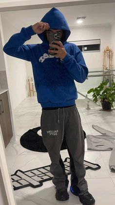 Jordan 5 Racer Blue Outfit Men, Sp5der Sweatpants Outfit, Gallery Dept Sweatpants Outfit Men, Gallery Dept Sweatpants Outfit, Outfit Inspirations Men Casual, Chill Fits For Men, Navy Joggers Outfit, Flared Jeans Outfit Men, Drip Pics