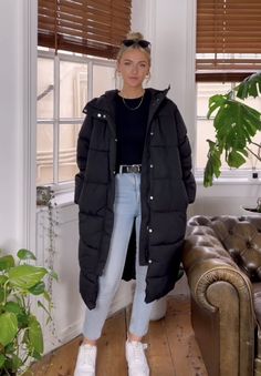 Alex Arigato Sneakers Outfit, Black Puffer Coat Outfit Winter, Long Puffy Coat Outfit, Black Puff Jacket Outfit, Long Puffy Jacket Outfit, Black Long Puffer Jacket Outfit, Long Puffer Jacket Outfit Winter Style, Long Puffer Outfit, Long Puffy Jacket