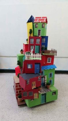 Cartonlandia inspired project from Sandra and Amanda's art club at Nesbitt Elementary School. Cardboard City, Cardboard Box Crafts, Cardboard Sculpture, Knitting For Beginners Patterns, Easy Arts And Crafts, Classroom Projects, Cardboard Art