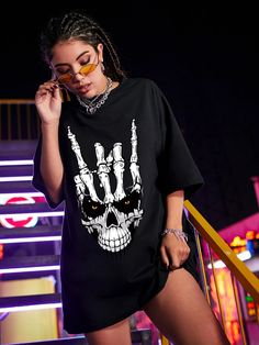 Skull Print Drop Shoulder Oversized Tee | SHEIN Oversized Tee Outfit, Tee Shirt Fashion, Types Of T Shirts, Drop Shoulder Tee, Skull Print, Oversized Tee, Black Casual, Girls Tshirts, Half Sleeves