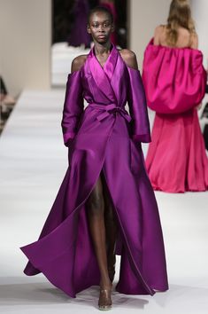 Alexis Mabille at Couture Fall 2018 - Runway Photos Dress Coat Outfit, Sassy Fashion, Collection Couture, Illustration Fashion Design, Vintage Couture, Couture Runway, Coat Outfits, Dress Evening