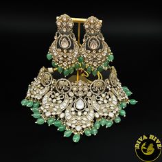 Aarzoo Moissanite Bridal Choker | Semi Bridal Choker - Necklace -Diva Exclusive, featured, Kundan, moissanite, Necklace, Polki - Divahive Diamond Kundan Pendant Necklace For Gift, Exquisite Hand Set Green Bridal Necklace, Diamond Kundan Necklace Gift, Traditional Diamond White Pendant Necklace, Fusion Style Kundan Necklace Gift, Fusion Style Kundan Necklace For Gift, Round Diamond Jewelry With Meenakari, Diamond Kundan Necklace With Gemstones Gift, Diamond Kundan Necklace Gemstone Gift