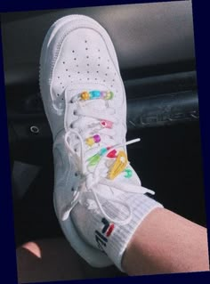 Colorful Nike Shoes, Cincin Diy, Tennis Shoe Outfits Summer, Looks Hip Hop, Tennis Shoes Outfit, Hype Shoes, Diy Shoes, Dream Shoes