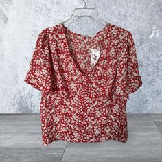 Lush Womens V Neck Floral Top. Nwot Lower Back Smocking And Flutter Sleeves Size Xl Bust 19” Length 21” B.2 Cheap Cotton Tops With Ditsy Floral Print, Flutter Sleeves, Floral Top, Lower Back, Flutter Sleeve, Smocking, Lush, Floral Tops, Red White