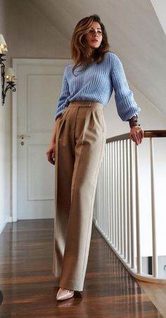 Ținute Business Casual, Wardrobe Minimalist, Mode Retro, Midsize Outfits, Woman Outfit, Midsize Fashion, Spring Capsule, Pakaian Feminin, Spring Forward