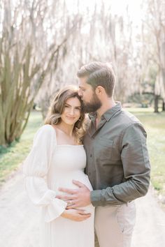 Couple's maternity session in charleston Charleston Maternity Photos, Maternity Photography Garden, Maternity Photography In Garden, Charleston Sc Maternity Photos, Maternity Pictures Botanical Garden, Airy Maternity Photos, Art Maternity Photography, Fine Art Maternity