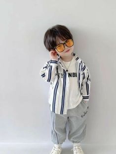 #look Ulzzang Kids, Stylish Kids Outfits, Cute Asian Babies, Baby Boy Dress, Korean Babies, Toddler Boy Fashion, Asian Babies