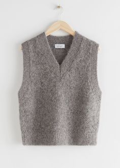 Vest Outfits Men Streetwear, Grey Sweater Vest, Vest Outfits Men, Knit Vest Outfit, Winter Favorites, Sweater Vest Outfit, Outfits Men Streetwear, Oversize Pullover, Beige Outfit