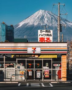 Fujisan and combine combo pack . 📸 Japan Photo of the day by littlepig . . . . #daily_photo_japan #livinginjapan #japan #japantravel #japanwanderlust #japanfun #japantravelguide #japantravelphoto #japantrip #japantraveller #travel #traveller #sightseeing #sightseeingjapan #beautifuljapan #beautiful #beauty #kyoto #kyotojapan #kyototrip #osaka #osakajapan #japanlife #lifeinjapan #mtfuji #fujisan Japanese Life Aesthetic, Living In Japan Life, Vision Board Japan, Japan In January, China Aesthetic Wallpaper, Japan Photography Aesthetic, Tokyo Japan Aesthetic, Kyoto Japan Photography, Japan Tokyo Aesthetic