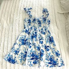 Blue And White Floral Sundress. Lined. Nwt Shein Size M. I’m 5’1 And It Hits Right Above My Knee. Blue Sun Dresses, Porcelain Aesthetic, Dutch Porcelain, White Floral Sundress, Blue Floral Sundress, White Dress Outfit, Blue Sundress, Blue And White Dress, Blue And White Floral