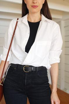 White Shirt Black Jeans Outfit Women, White Shirt And Black Jeans Outfit, White Shirt And Jeans Outfit Casual, Black Jeans White Shirt Outfit, Black Pants White Shirt Outfit, Black Jeans And White Shirt, White Blouse Outfit Casual, White Tshirt Outfit Women, White Shirt And Jeans Outfit