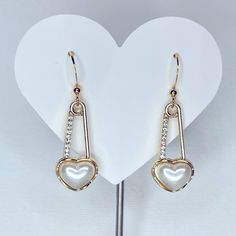 Brand New Handmade Pearl Hearts Safety Pin Style W/ Crystal Details Fashion Drop Earrings 18k Gold Plated Ear Wires Hypo-Allergenic & Nickel Free Ear Wires Bundle & Save Harry Potter Earrings, Heavy Earrings, Turquoise Drop Earrings, Stone Dangle Earrings, Tiny Studs, Daisy Earrings, Tiny Stud Earrings, Cluster Earrings, White Earrings