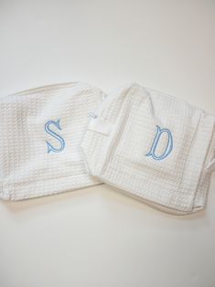 two white towels with the letters s and d on them