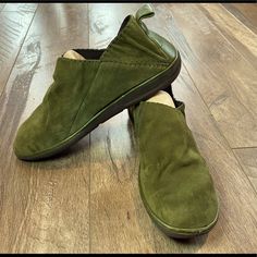 Thierry Rabotin Green Suede Slip-One, Size 5. Leather Upper, Rubber Sole. Elastic At The Opening. Option To Step On The Heel For Even Easier Wear. They Seem Impossibly Lightweight, But They Are Sturdy And Very High Quality. One Of The More Comfortable Shoes To Ever Bless Your Feet. Brand New (See Soles) Without Tags. A Couple Minor Scuffs From Storage, As Pictured. Slip-on Boots With Textured Sole For Walking, Slip-on Walking Boots With Textured Sole, Suede Walking Shoes With Cushioned Footbed, Suede Walking Shoes With Cushioned Footbed And Flat Heel, Suede Slip-on Boots With Cushioned Footbed, Suede Slip-on Walking Shoes With Leather Footbed, Suede Slip-on Walking Shoes, Green Leather Walking Boots, Green Slip-on Boots With Rubber Sole