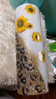 Custom sunflower and leopard print tumbler. Comes with lid and straw. Please note this is a handmade product so slight variations will occur. Leopard Tumbler Ideas, Leopard Print Tumbler, Tumbler Cups Personalized, Sunflower Party, Leopard Tumbler, Epoxy Tumblers, Glitter Tumbler Cups, Custom Tumbler Cups, Tumbler Ideas