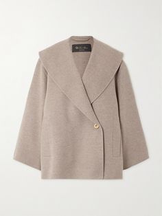 A smart coat is a strong contender for your most worn item of clothing, so it's wise to invest in one as timeless and luxurious as Loro Piana's style. It's made from versatile sand cashmere for a relaxed fit and has oversized shawl lapels and slightly dropped shoulders. Smart Coat, Jean Trench Coat, Loro Piana, Cashmere Coat, Outerwear Coats, Luxury Outfits, Wide Leg Trousers, Elegant Style, Women Collection