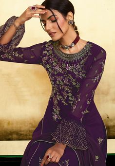 Purple Pant Suit In usa uk canada Wedding Pant Suit, Wedding Pants, Celana Fashion, Purple Bottom, Purple Suits, Salwar Dress, Indian Party Wear, Embroidered Pants, Pant Suits