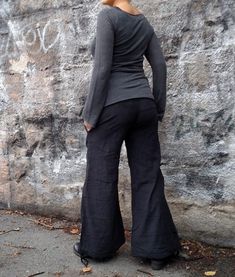 A great piece with a great cut! Once you have it on you'll want to wear it everyday. These pants are made from soft and sturdy corduroy.Once the corduroy is not too thick you can actually wear it all year around. It has 3 pockets (2 side pockets and 1 big leg pocket), drawstrings cuff that allows you to change the shape of the pants( perfect for bike riders) and jersey waist band. Pants for everyday wear, lounging, yoga,...extremely addictive! An incredible piece! This piece is available in  S/M Cool Trousers, Plus Size Festival Outfit, High Waisted Bell Bottoms, Cute Maxi Skirts, Bike Riders, Pencil Skirt Casual, Shabby Chic Clothes, Pants Corduroy, Long Pencil Skirt