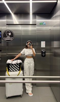 Airplane Outfit Comfy, Outfits For Dubai, Airport Outfit Comfy Summer, Aesthetic Airport Outfits, Offline Apps, Trendy Airport Outfits, Plus Size Airport Outfit, Classy Airport Outfit, Airport Outfit Comfy