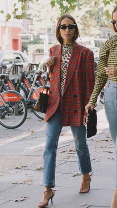 Turtleneck Street Style, Leopard Turtleneck, Looks Street Style, London Street Style, Women Street, Modieuze Outfits, Street Style Inspiration, Fall Street Style, Pull Off