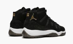 Please note this sneaker is GS sizing.  After the maroon velvet edition dropped during the 2016 holiday season, the premium Air Jordan 11 Heiress for women was back in 2017 for another elegant colorway.  The second Air Jordan 11 Heiress designed just for the ladies features a luxurious all-black upper with stingray texture for the signature mudguard wrapping the upper, while a smoky semi-translucent outsole and metallic gold details finish them off.  Making more than a few men jealous they didn’ Vapour Max Nike, Nike Sacai, Air Jordan 9, Nike Air Jordan 11, Jordan 10, Jordan 8, Womens Air Jordans, Air Jordan 11 Retro, Jordan 11 Retro