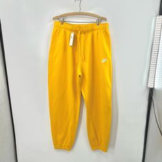 Nike Sportswear Oversized Fit ‘Dust Yellow’ Joggers Woman’s Size Large Color: Dust Yellow Size: Large New With Tags B766 Grey Nike Sweats, Yellow Joggers, Jogging Pants Black, Nike Running Leggings, Womens Running Pants, Running Yoga Pants, Black Athletic Pants, Cute Sweatpants, Womens Black Pants