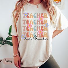 Hello my wonderful teachers! We have a retro, groovy 3rd grade teacher shirts, t shirts, tops and tees perfect for everyday wear. Perfect gifts for third grade teachers! Comfort Colors Unisex Adult Sizing 100% ring-spun cotton Relaxed fit Sewn-in twill label Rolled Sleeves in pictures is for styling purposes only Props used in photos are NOT included with purchase PRINT This is a Direct-to-Garment printed item The ink is printed INTO the fabric, not sitting on top of it Please note that the size of the print/design scales up or down according to the size of the shirt Colors on the screen may vary due to screen color variation and picture lighting SIZE Unisex Adult Size Please refer to our size charts on our thumbnails for exact dimensions TIPS ON HOW TO FIND THE PERFECT SIZE Lay your favor Retro Crew Neck T-shirt For Teacher Appreciation, Back To School Teacher Gift Shirt With Text Print, Fun Letter Print Shirt For Teacher Appreciation, Fun Short Sleeve Tops For Teaching, Relaxed Fit Short Sleeve T-shirt For Teaching, White Relaxed Fit Top For Teaching, Casual Tops For Teaching, Back To School, Casual Short Sleeve Shirt For Teaching, Retro Shirt For End Of School Year