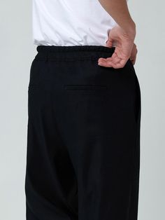 This is a modern and minimal pants by PINBLACK that is made out of high quality and sturdy material. With distinctive mood of the design and comfortable wear, you can use it for your daily outfit.- Clean straight silhouette- Linen blend fabric with soft and cool touch- Elastic waistband with string Minimal Pants, Fit Pants, Daily Outfits, Workout Pants, Linen Blend, Comfort Fit, Elastic, High Quality, Pants