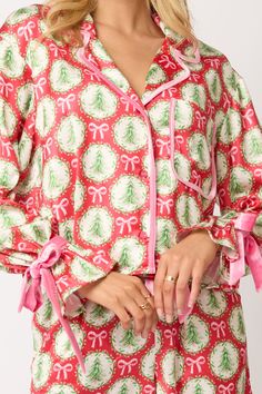 Embrace festive cheer with our Satin Christmas Tree & Bow Prints Pajama Set. Luxuriously soft and stylish, this set features a charming holiday design, perfect for cozying up by the fire. Merry and bright! Collared Long sleeves Chest pocket Contrast ruffle detailed hem and seam Elastic waistband Front drawstring tie 100% Polyester The Model is Wearing a Size Small. (HEIGHT: 5'7 / BUST: 34 / WAIST: 24 / HIPS: 34) This preorder will ship out 10/25/24. It will ship separately with its own tracking Red Green Christmas Tree, Shirt Collar Styles, Satin Pajama Set, Red Green Christmas, Christmas Tree Bows, Satin Pajama, Satin Pyjama Set, Green Christmas Tree, Denim Trends