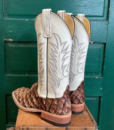 Anderson Bean Men's Brown Big Bass Arapaima Pirarucu & Bone Deerskin C | Painted Cowgirl Western Store Cute Cowgirl Boots, Cowboys Boots, Rodeo Boots, Western Shoes, Unique Boots, High Quality Boots, Mexican Outfit, Western Store, Bone Color