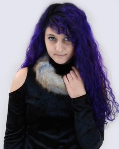 This multipurpose Faux Fox Fur Headband/Scarf is a chic and practical essential for your fall/winter wardrobe. Wear it around your head as a super cozy headband to warm up your ears during a chilly evening out. Then, wrap it around your neck when you go inside to easily transform it into an elegant scarf. Super rich both ways! - 100% Acrylic Faux Fur - Velvet lining - One size fits most Please message with any inquiries Fox Headband, Cozy Headbands, Knit Crown, Faux Fur Headband, Headband Scarf, Elegant Scarf, Vegan Style, Fur Headband, Elegant Scarves