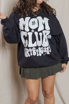 Mom Club Originals Pullover crewneck sweatshirt with flower details. Cotton poly sweatshirt with white print. Piper & Hannah are both wearing a 2XL. Cool Mom Sweatshirt, Outfit Inspo Dark Academia, Alt Winter Outfits, Edgy Mom Style, Young Mom Outfits, Dark Academia Look, Cool Mom Style, Simple Winter Outfits, Comfy Outfits Winter