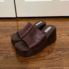 Brown Leather Platform Sandals Pepe 30, 90s Style. About 4/5 Inch Platform. Worn Only One Time Out So Practically New, Just A Bit Dusty From Lack Of Wear. Women Size 9 Steve Madden 90s, 90s Platform Sandals, Brown Platform Sandals, Leather Platform Sandals, 90s Style, Time Out, Steve Madden Shoes, 90s Fashion, Platform Sandals