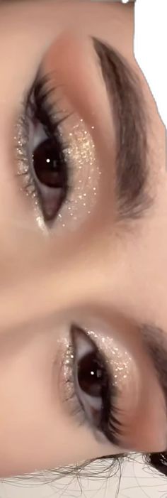 Sparkly Birthday Makeup, Light Makeup For Party, Makeup Birthday Ideas, Snowball Makeup Ideas, Home Coming Makeup Looks, Thanksgiving Makeup Simple, Cute Makeup Looks Eye Shadow, Makeup Ideas For Champagne Dress, Makeup Ideas For 15