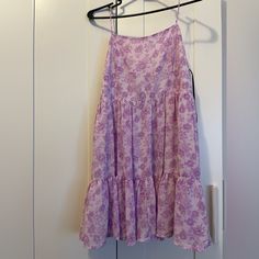 Never Worn Casual Flowy Midi-length Sundress, Flowy Floral Print Dress, Casual Spring Sundress With Flowy Skirt, Casual Flowy Sundress For Spring, Casual Flowy Spring Sundress, Flowy Mini Dress For Brunch, Casual Flowy Dress With Spaghetti Straps, Flowy Sundress For Day Out, Flowy Mini Length Dress For Brunch