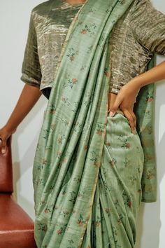 Green chanderi saree with all-over floral prints. Comes with cotton silk unstitched blouse piece. - Aza Fashions Transitional Slub Silk Pre-draped Saree, Fitted Slub Silk Saree With Resham Embroidery, Eid Slub Silk Blouse With Traditional Drape, Designer Slub Silk Fitted Saree, Designer Wear Fitted Slub Silk Saree, Designer Fitted Slub Silk Saree, Fitted Handloom Slub Silk Pre-draped Saree, Fitted Slub Silk Saree With Cutdana, Unstitched Slub Silk Blouse Piece For Eid