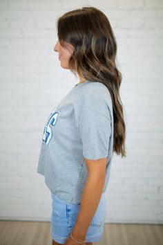 BEST SELLER! Gear up for gameday in our favorite mom crop tee! The soft wash and exclusive design make this tee an absolute must-have for cheering on the Auburn Tigers this season! Officially licensed Designed by Scarlet & Gold TTS; our model is wearing a small Slight crop; hits at the waist Cropped Crew Neck T-shirt With Graphic Print For College, Sports Graphic Cropped T-shirt With Crew Neck, Game Day Cotton Crew Neck T-shirt, Stretch Cropped Graphic Tee T-shirt, Auburn Sweatshirt, Big Tiger, Auburn Tigers, American Dream, Short Leggings