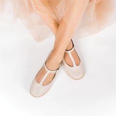 Lasaky - Round Toe Low-Top Adhesive Leather Flats with Breathable Design in Solid Color Low Heels Shoes, Pu Pu, Autumn Shoes Women, Office Shoes Women, T Strap Flats, Chic Flats, Buckles Fashion, Genuine Leather Sandals, Leather Gladiator Sandals