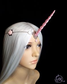 Wonderfull tiara with a long unicorn-horn, handsculpted from polymerclay and painted with metallic pigments in a pearlescent softpink. The horn is attached on a fantastic silver metal ornament, accompanied softpink resin rose blossom cabochons set on small silver flower ornaments left and right from the base.  Left & right from the base sit two opalwhite glass cabochons and a smaller opalescent glass cabochon is dangling in the middle. Comes on a silvertoned chain with lobster-closing. Adjustable. Length of the horn:ca. 12,5cm Size of the cabochons:  - middle cabochon: ca. 10mm - side Cabochons: ca. 12mm - resin roses: ca.2cm Size of the middle ornament:ca. 3,8cm x 2,8cm Size of the flower ornaments (left & right): ca. 2,8cm diameter Length of the chain:ca.50cm CAUTION!       NOT FOR CHILD Diy Unicorn Horn, Celestia And Luna, Resin Rose, Rose Blossom, Brass Ornaments, The Horn, Unicorn Horn, Flower Ornaments, Metal Ornament