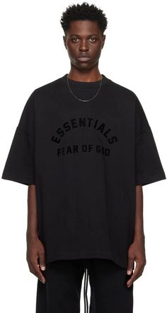 Fear of God ESSENTIALS.Black Crewneck T-Shirt.Cotton jersey T-shirt..· Rib knit crewneck.· Logo bonded at front.· Dropped shoulders.· Rubberized logo patch at back collar.Supplier color: Jet black.100% cotton..Made in Viet Nam..241161M213024 Urban Crew Neck T-shirt With Logo Print, Urban Crew T-shirt With Logo Print, Essential Streetwear T-shirt With Logo Print, Urban Short Sleeve T-shirt With Logo, Basic Crew Neck T-shirt For Streetwear, Basic Black T-shirt For Streetwear, Crew Neck T-shirt With Text Print For Streetwear, Streetwear Crew Neck T-shirt With Letter Print, Streetwear Letter Print Crew Neck T-shirt