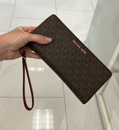 Michael Kors Jet Set Women's Travel Continental Wristlet Wallet. Michael Kors Wallets With Card Slots For Gift, Brown Handheld Wallet As Gift, Clutch Organization, Micheal Kors Wallet, High End Handbags, Black Fanny Pack, Black Leather Clutch, Michael Kors Wristlet, Money And Happiness