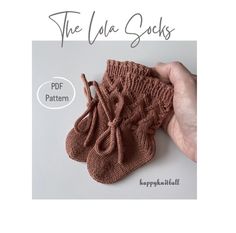 the knitted booties pattern is shown with instructions for how to crochet them