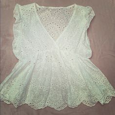 Pretty White Babydoll Eyelet Lace Top With Flutter Sleeves. Never Worn! Size Xl Cute V-neck Blouse For Vacation, Cute V-neck Tops For Vacation, Cute Ruffled Beach Blouse, Cute V-neck Blouse For The Beach, Cute V-neck Blouse For Beach, Cute White Beach Blouse, Cute Lace Trim Top For Beach, Cute Beach Top With Lace Trim, Eyelet Lace Top