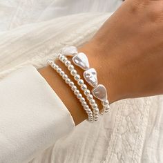 IO Corporate Pearl Bracelet IO Retail Beaded Bangles, Chain Bracelet For Women, Couple Hands, Vintage Jewelry Necklace, Couple Jewelry, Bead Bangles, Pearl Types, Fashion Couple, Hand Jewelry