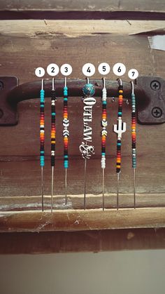 Western Crafts, Native Beading Patterns, Bead Tips, Easy Jewelry, Beaded Earrings Diy, Jewerly Beads, Wrap Earrings, Ear Pins, American Indian Jewelry