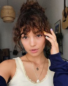 Style Curly Bangs, Curly Natural Curls, Curly Hair Fringe, Natural Curly Hair Cuts, Curly Hair With Bangs, Penteado Cabelo Curto, Cut My Hair, Curly Hair Cuts