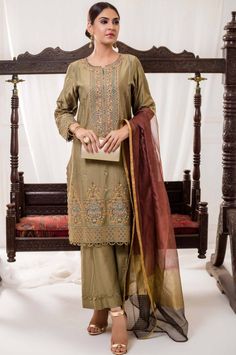 Zeen Wum31312 Moss Green Luxury Chiffon 2021 Pink And Olive Green, Net Shirt, Attractive Dresses, Designer Outfit, Pakistani Designer Suits, Pakistan Fashion, Suits Design, Katan Silk, Stunning Outfits