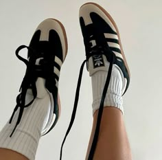 Sneaker Lovers, Funky Shoes, Stunning Shoes, Skating Outfits, Fancy Shoes, Everyday Shoes